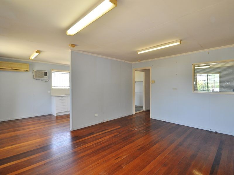 2 Ken May Way, Kingston QLD 4114