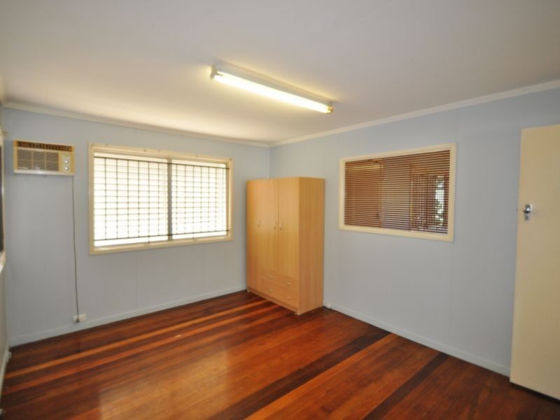 2 Ken May Way, Kingston QLD 4114