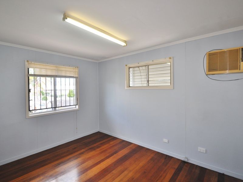 2 Ken May Way, Kingston QLD 4114