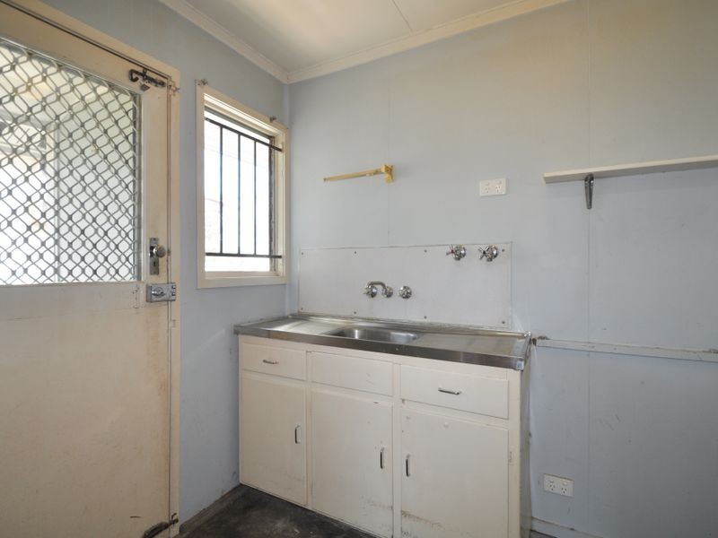 2 Ken May Way, Kingston QLD 4114