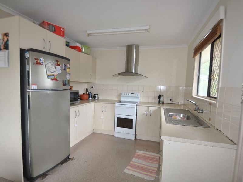 77 Aquarius Drive, Kingston QLD 4114