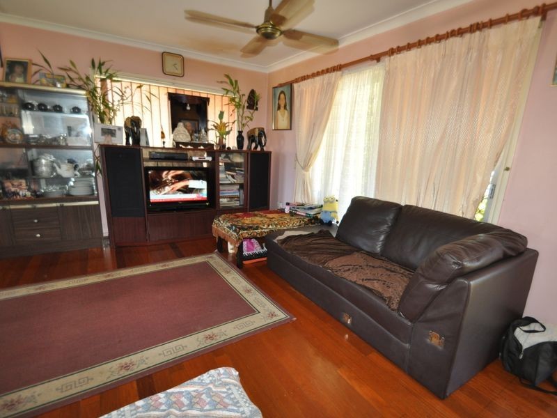 11 Laughlin St, Kingston QLD 4114