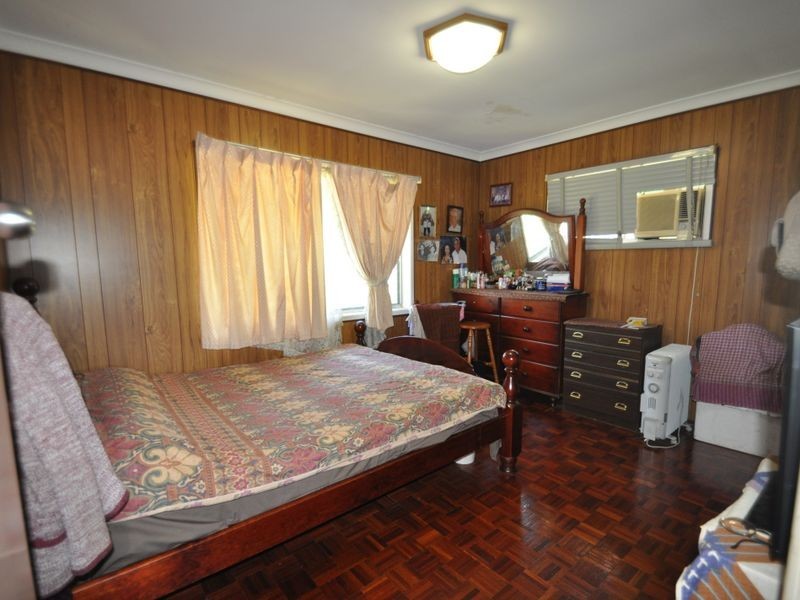 11 Laughlin St, Kingston QLD 4114