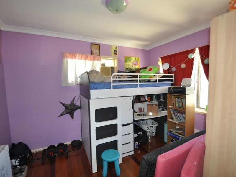 11 Laughlin St, Kingston QLD 4114