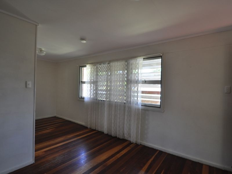 13 Fleur Street, Woodridge QLD 4114