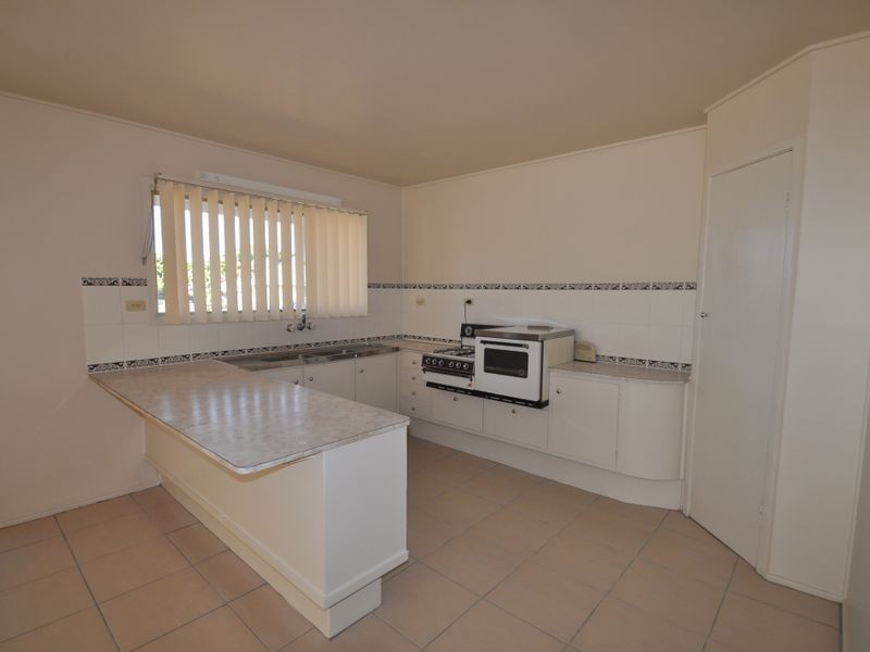 11 ATTUNGA, Kingston QLD 4114