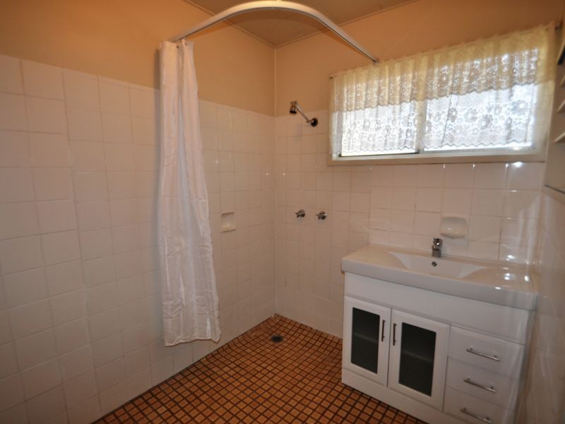 11 ATTUNGA, Kingston QLD 4114