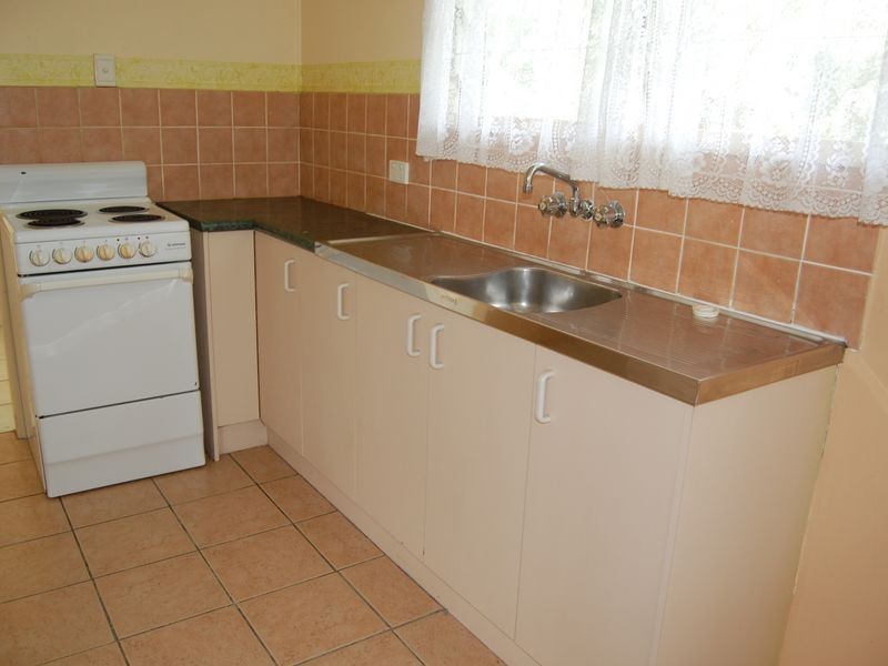 2 Skyline Drive, Kingston QLD 4114