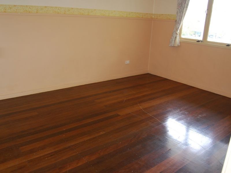 2 Skyline Drive, Kingston QLD 4114