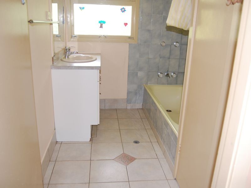 2 Skyline Drive, Kingston QLD 4114