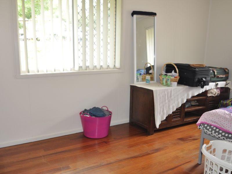 70 Jacaranda Ave, Logan Central QLD 4114