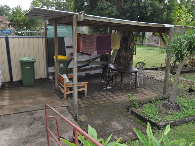 70 Jacaranda Ave, Logan Central QLD 4114