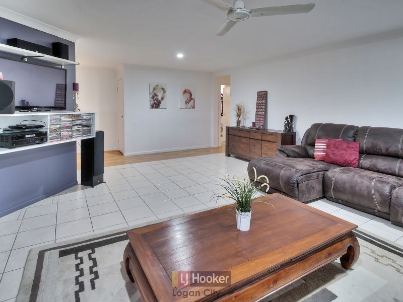 15 Lake Kurwongbah Court, Logan Reserve QLD 4133