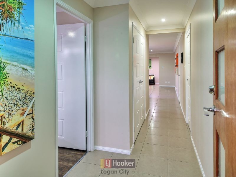 82 Paul Drive, Regents Park QLD 4118