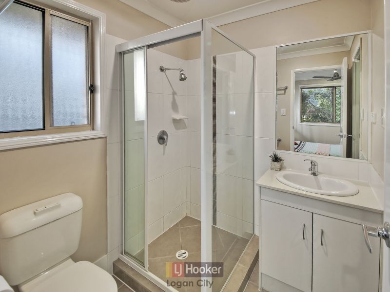 82 Paul Drive, Regents Park QLD 4118