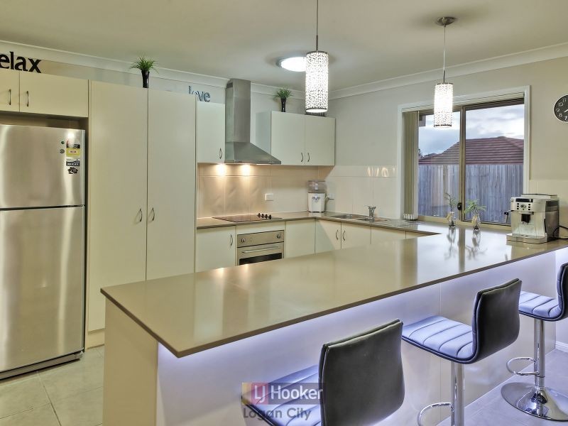 82 Paul Drive, Regents Park QLD 4118