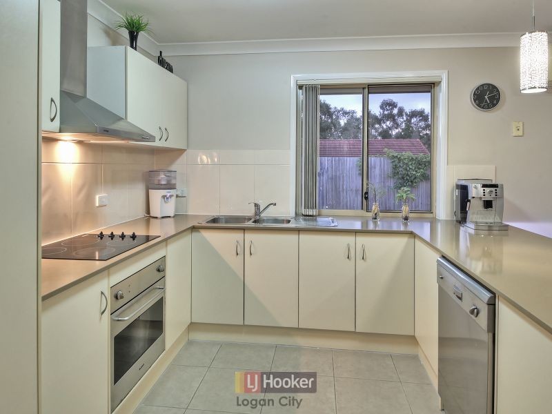 82 Paul Drive, Regents Park QLD 4118