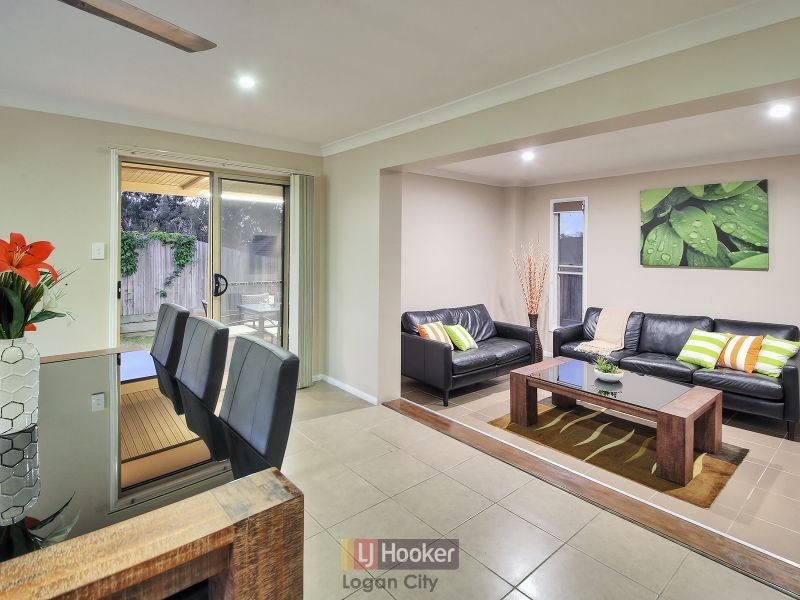 82 Paul Drive, Regents Park QLD 4118