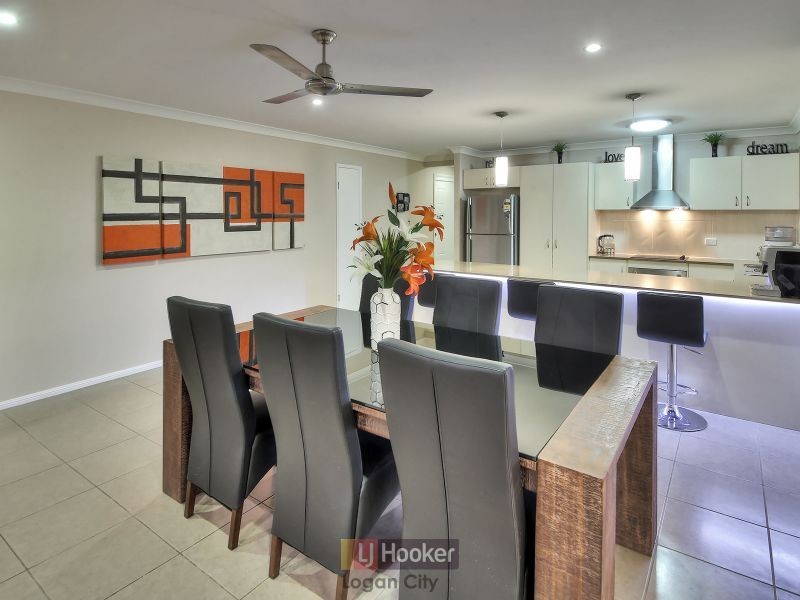 82 Paul Drive, Regents Park QLD 4118