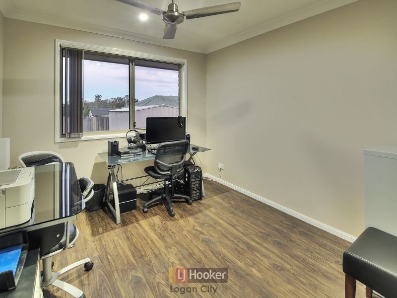 82 Paul Drive, Regents Park QLD 4118