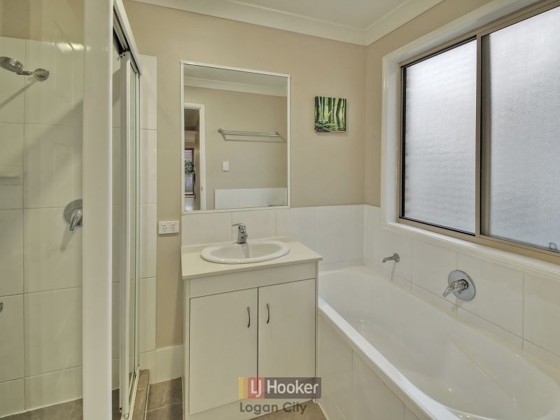 82 Paul Drive, Regents Park QLD 4118