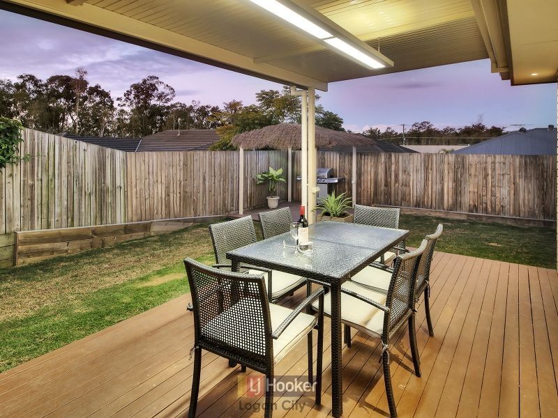 82 Paul Drive, Regents Park QLD 4118