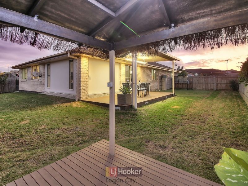 82 Paul Drive, Regents Park QLD 4118