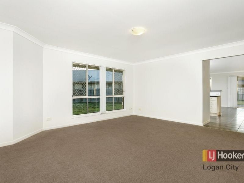 81 Lake Manchester Street, Logan Reserve QLD 4133