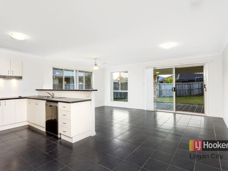 81 Lake Manchester Street, Logan Reserve QLD 4133