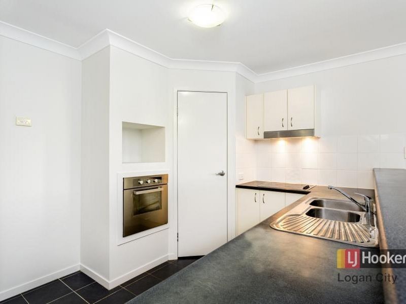 81 Lake Manchester Street, Logan Reserve QLD 4133