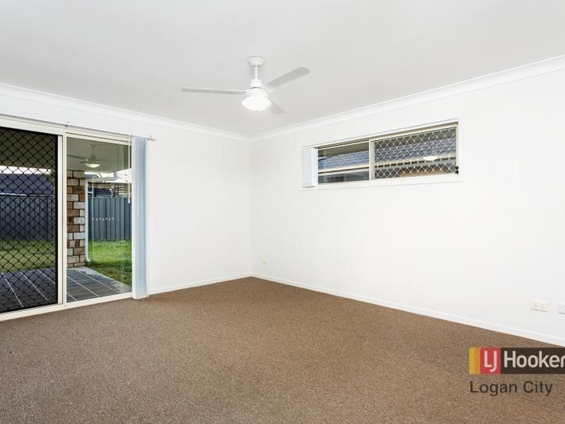 81 Lake Manchester Street, Logan Reserve QLD 4133