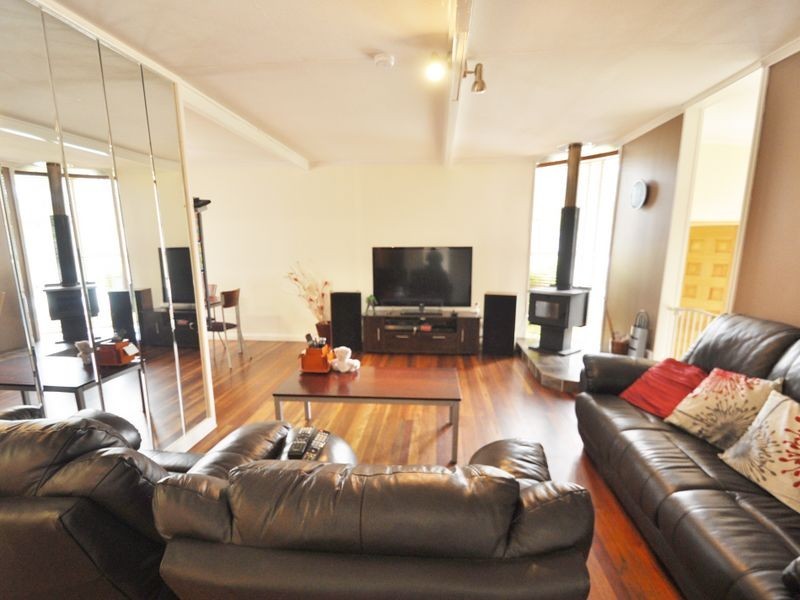 18 Stubbs Rd, Woodridge QLD 4114