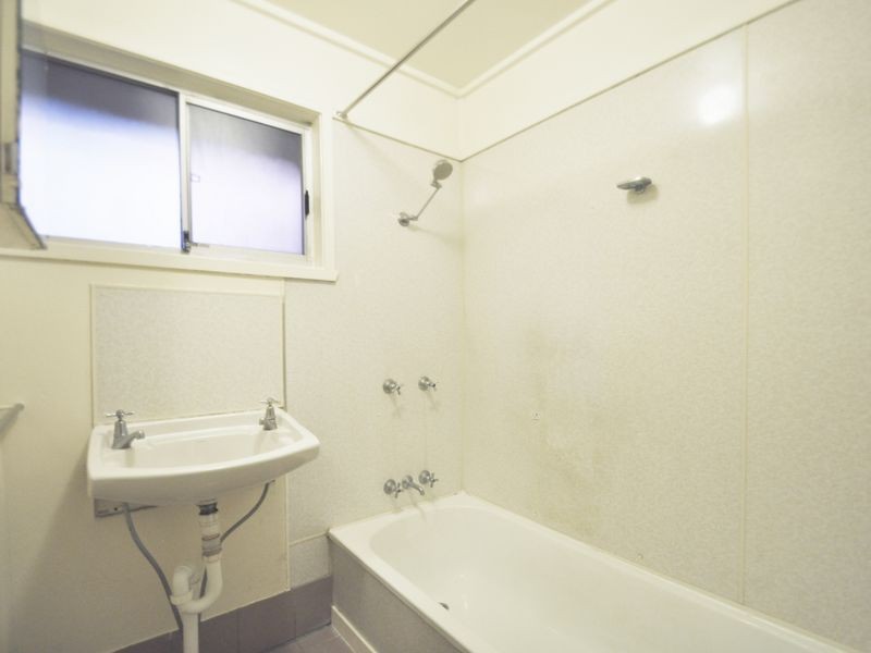 2 Rhoda Street, Loganlea QLD 4131