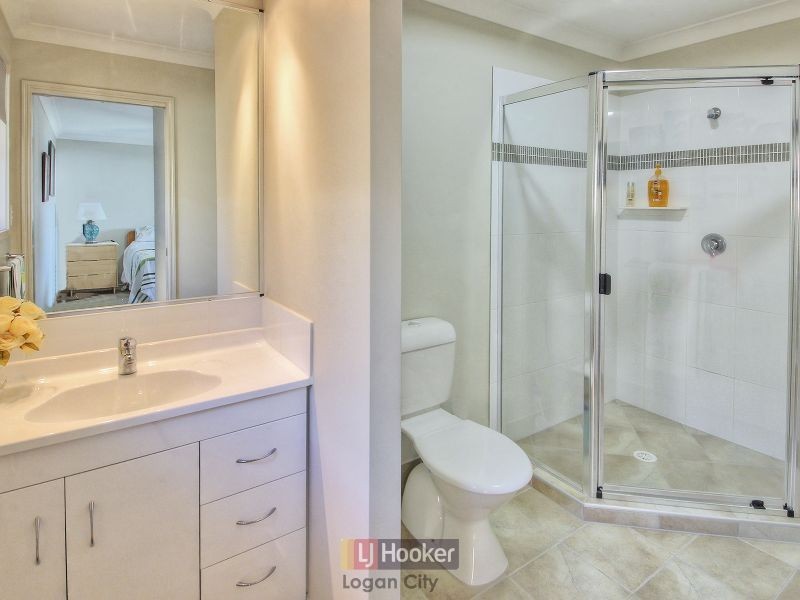 8 Alabaster Drive, Logan Reserve QLD 4133