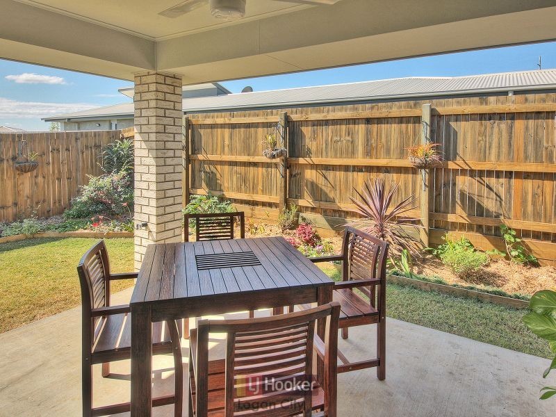 8 Alabaster Drive, Logan Reserve QLD 4133