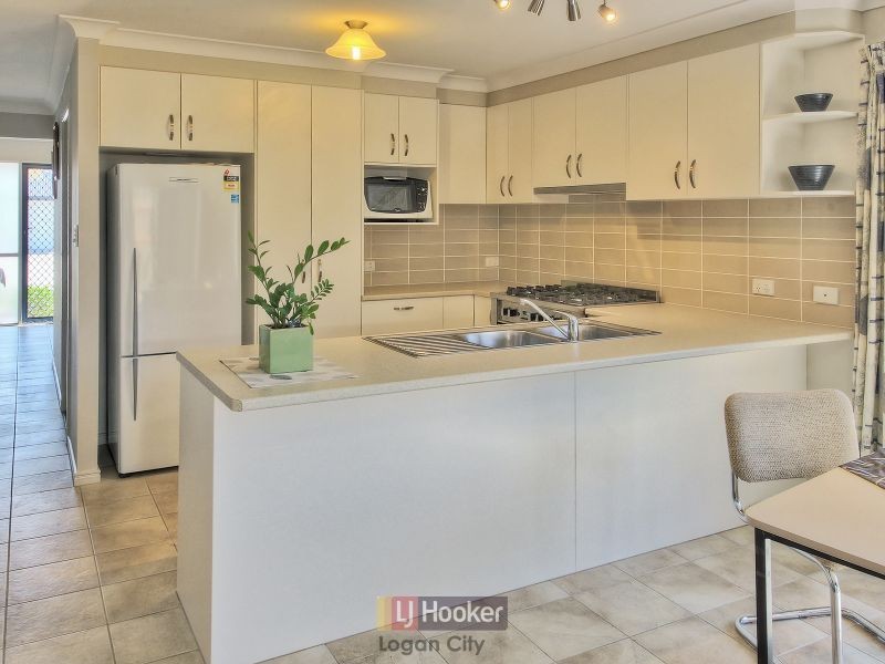 8 Alabaster Drive, Logan Reserve QLD 4133