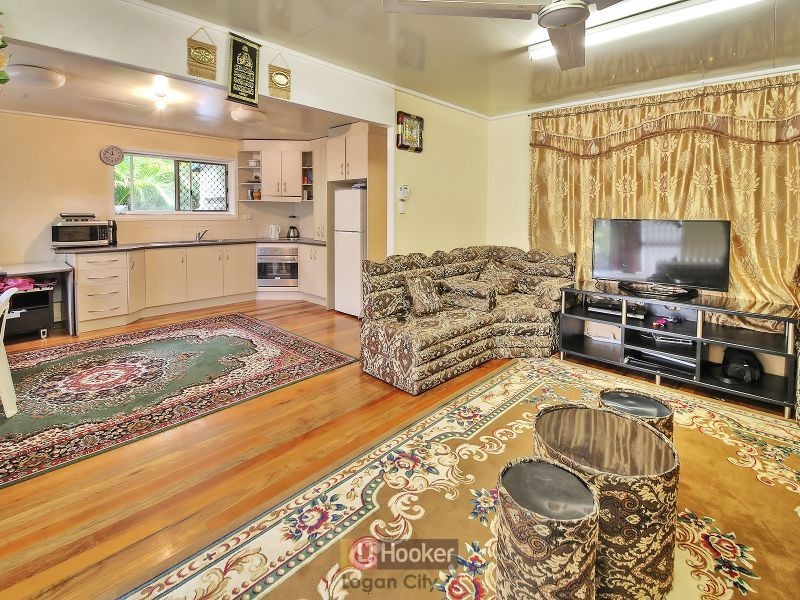 4 Frederick Street, Woodridge QLD 4114