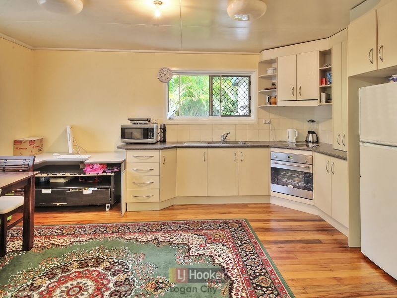4 Frederick Street, Woodridge QLD 4114