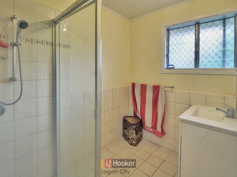 4 Frederick Street, Woodridge QLD 4114