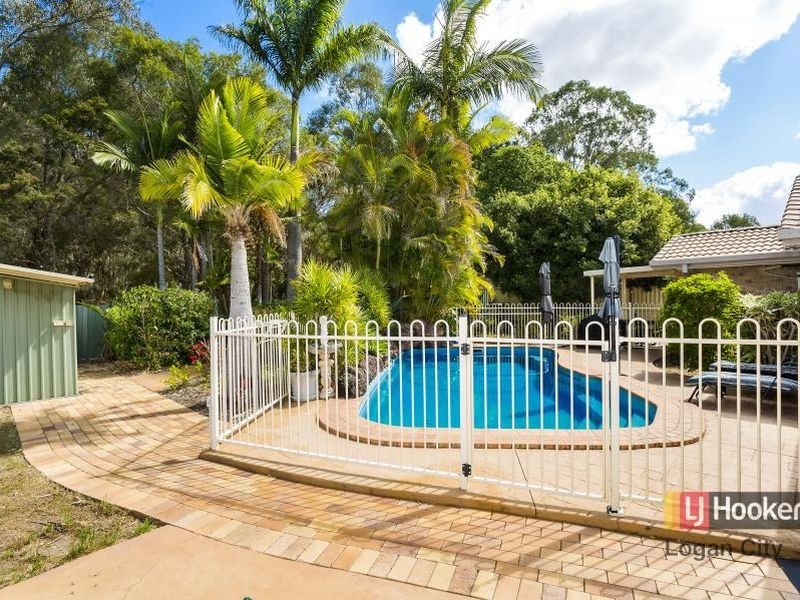 8 Mattes Place, Meadowbrook QLD 4131