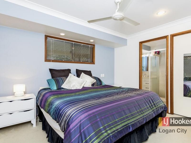 8 Mattes Place, Meadowbrook QLD 4131