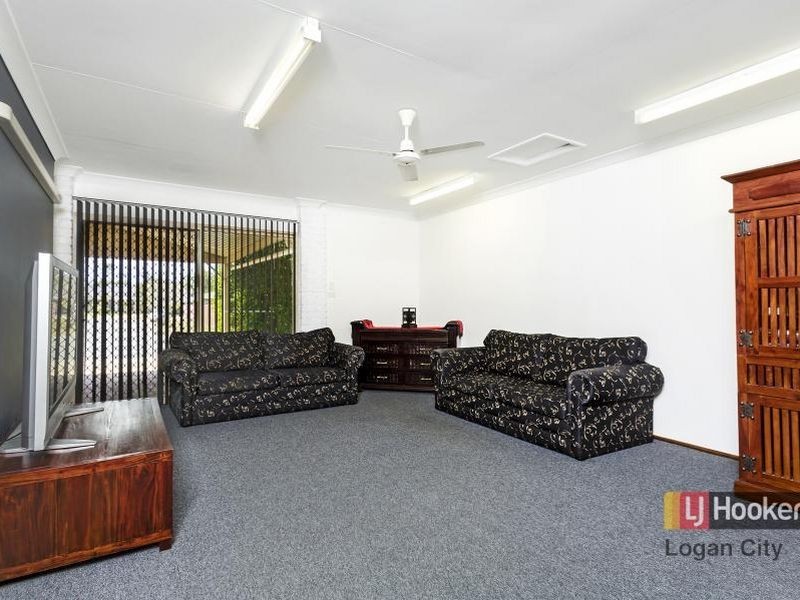 8 Mattes Place, Meadowbrook QLD 4131