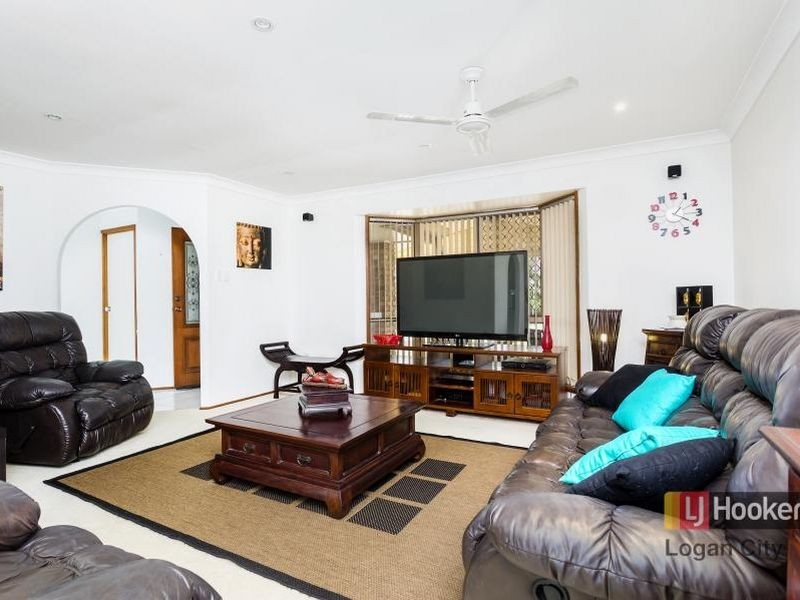 8 Mattes Place, Meadowbrook QLD 4131