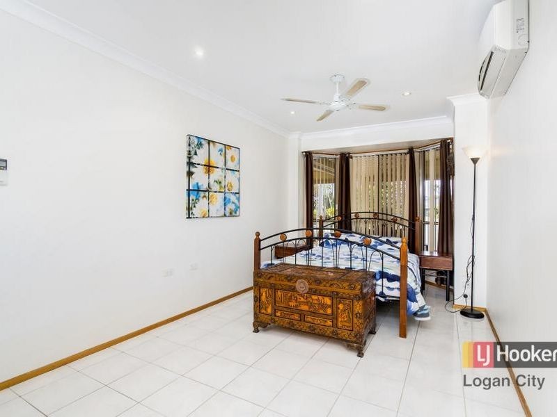 8 Mattes Place, Meadowbrook QLD 4131