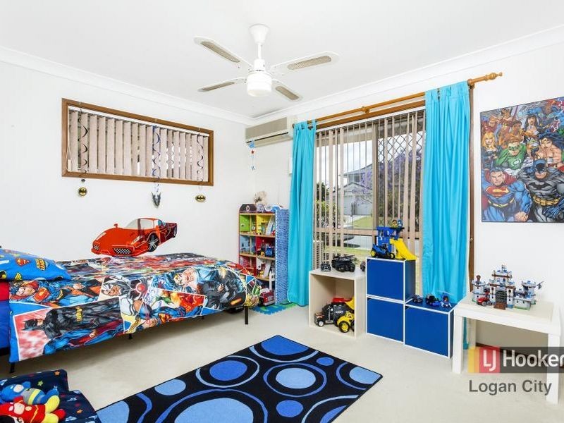 8 Mattes Place, Meadowbrook QLD 4131