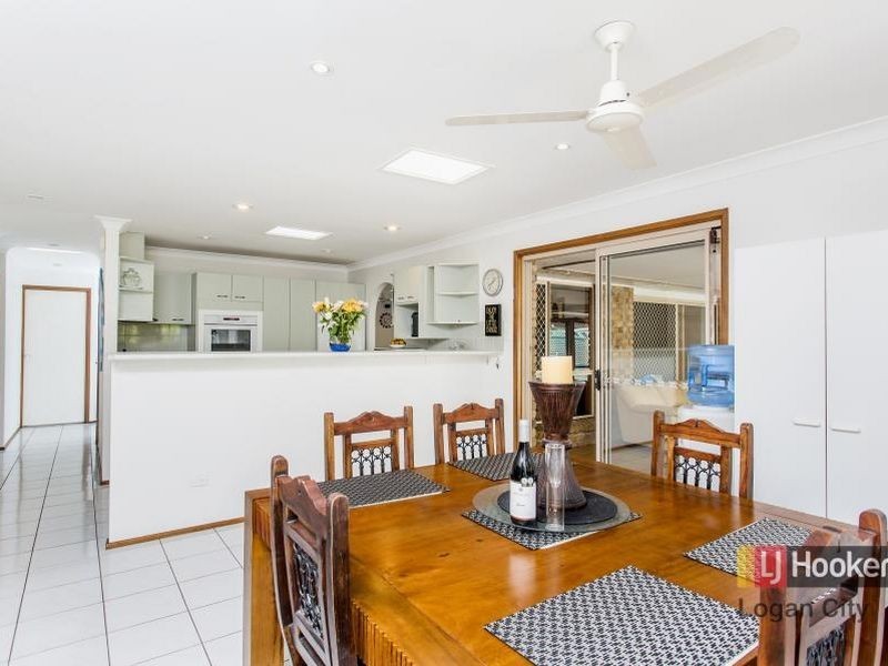 8 Mattes Place, Meadowbrook QLD 4131