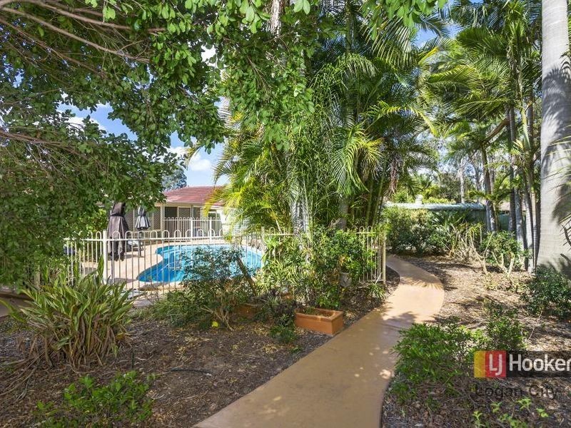 8 Mattes Place, Meadowbrook QLD 4131