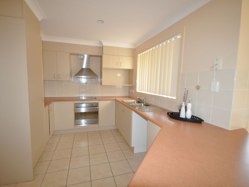 33 LAKE COOTHARABA PLACE, Logan Reserve QLD 4133