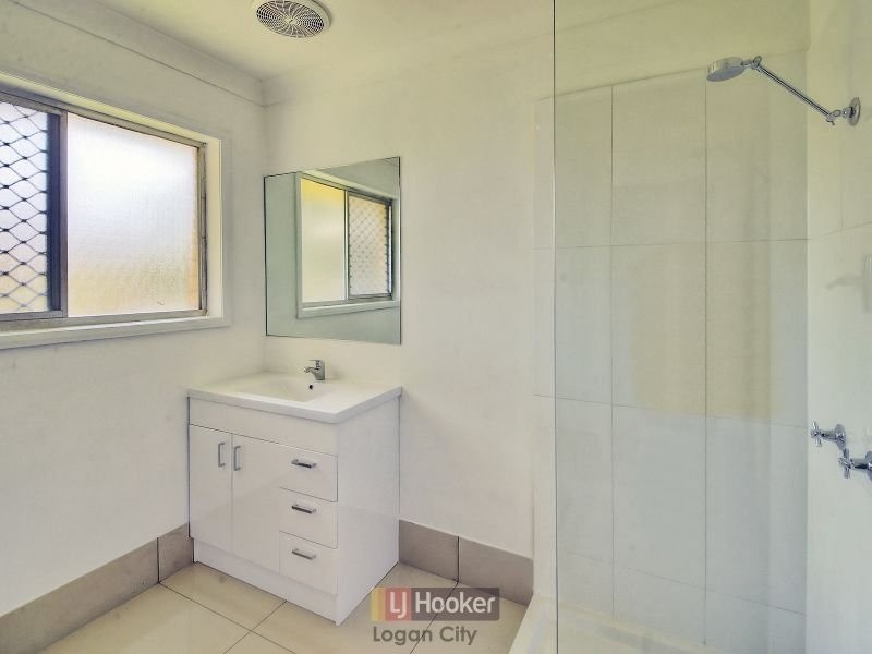 16 Clare Road, Kingston QLD 4114