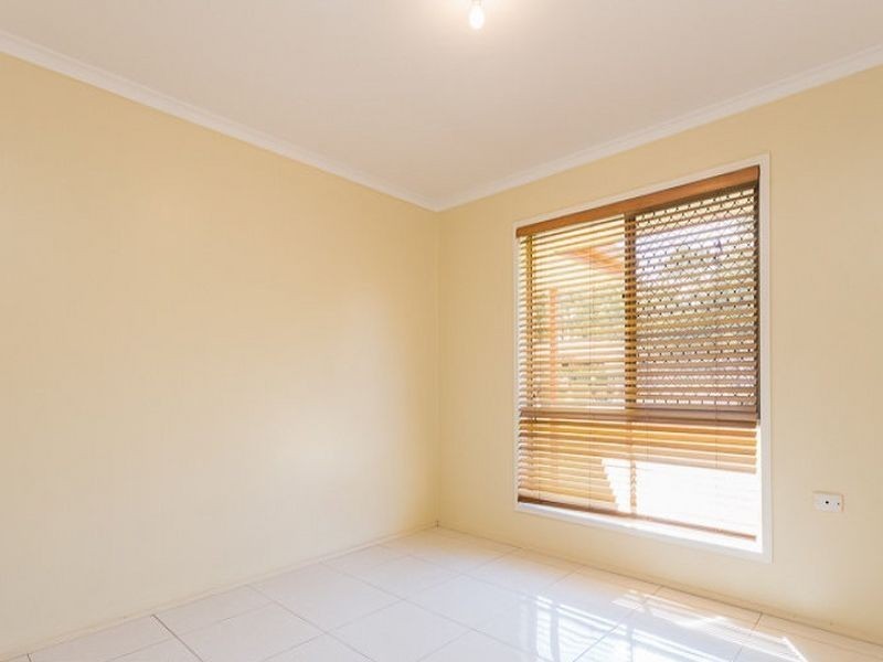 10 Shiraz Court, Kingston QLD 4114